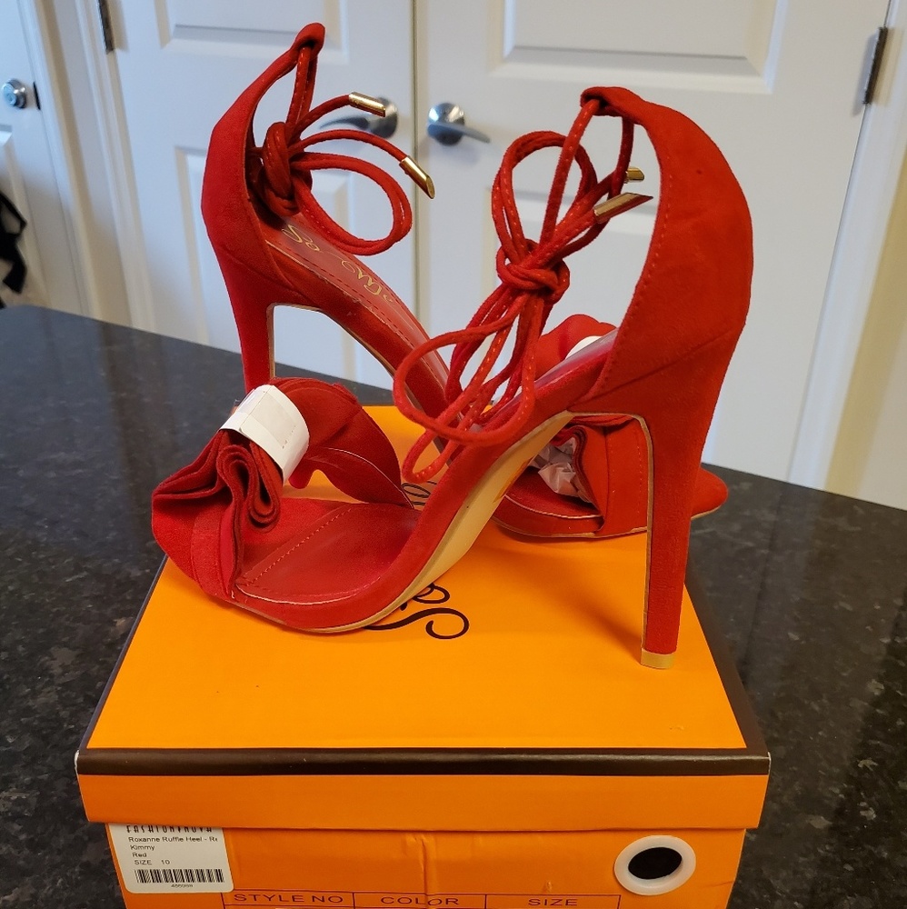 NWOT Suede Ruffle Heel - Picture 5 of 7